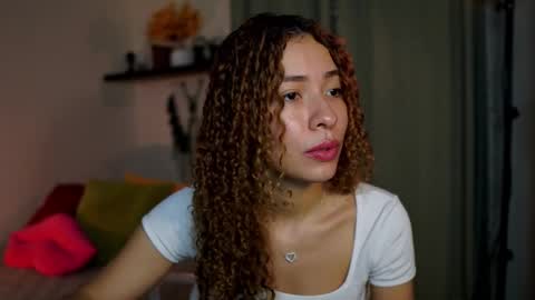 Snapshot of isa_____ chatting on 10-21-25, 02:12 isa_____ online show from 10-21-25, 02:12