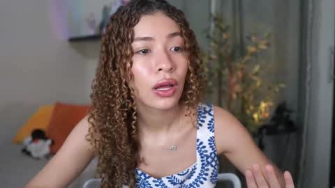 Snapshot of isa_____ chatting on 11-16-25, 08:03 isa_____ online show from 11-16-25, 08:03