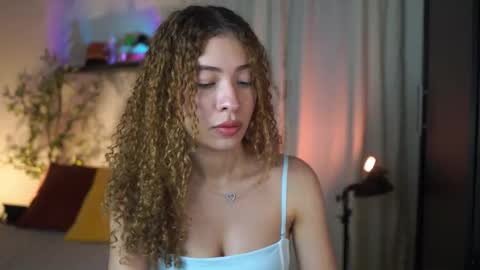 Snapshot of isa_____ chatting on 11-29-25, 01:52 isa_____ online show from 11-29-25, 01:52