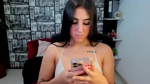 Snapshot of isa_and_nata chatting on 05-22-26, 01:39 Isa and Natasha online show from 05-22-26, 01:39