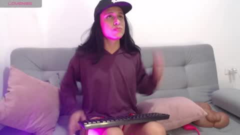 Isabella Hall online show from 03-06-25, 11:53