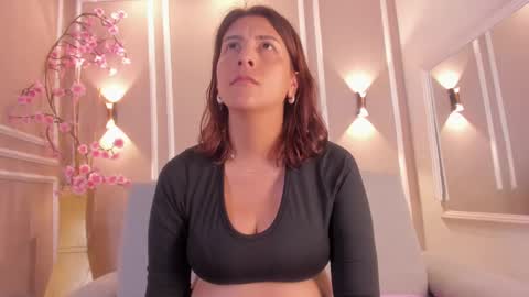 Isabella online show from 10-12-25, 12:15