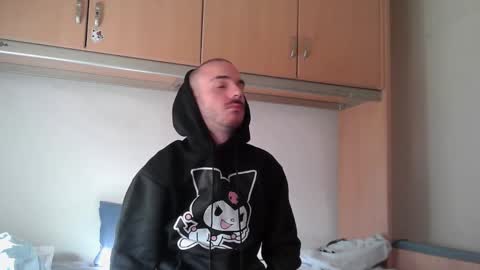 Snapshot of isaac99c chatting on 10-16-25, 08:15 Isaac99c online show from 10-16-25, 08:15