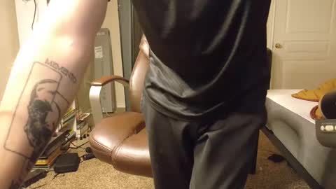 Snapshot of isaac_sheffield chatting on 12-16-24, 10:24 isaac online show from 12-16-24, 10:24