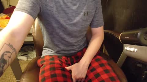 Snapshot of isaac_sheffield chatting on 12-22-24, 01:00 isaac online show from 12-22-24, 01:00