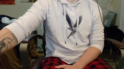 Snapshot of isaac_sheffield chatting on 10-06-25, 12:35 isaac online show from 10-06-25, 12:35