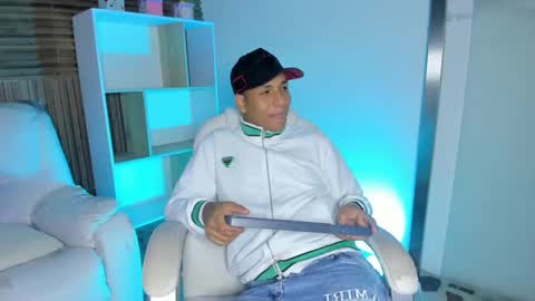 Snapshot of isaacblack_ chatting on 09-18-25, 04:25 IsaacBlack online show from 09-18-25, 04:25