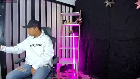 Snapshot of isaacblack_ chatting on 10-08-25, 04:54 IsaacBlack online show from 10-08-25, 04:54