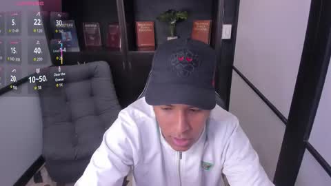 Snapshot of isaacblack_ chatting on 10-11-25, 06:12 IsaacBlack online show from 10-11-25, 06:12