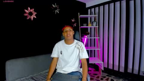 Snapshot of isaacblack_ chatting on 10-16-25, 05:19 IsaacBlack online show from 10-16-25, 05:19