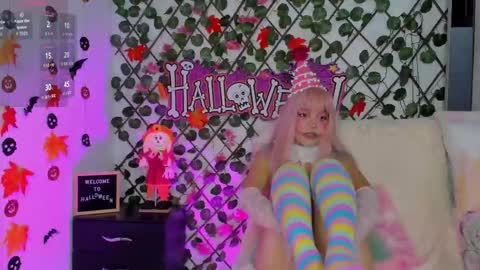 Snapshot of isabel_jamess chatting on 10-31-25, 02:51 Isa online show from 10-31-25, 02:51