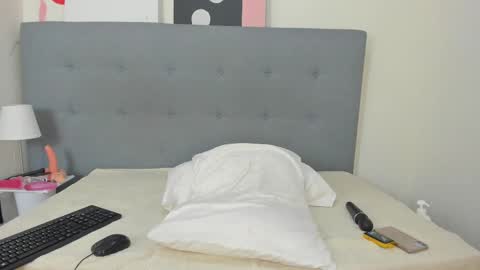 isabella online show from 02-19-25, 04:33