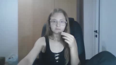 Snapshot of isabel_loveee chatting on 09-30-25, 08:14 isabel_loveee online show from 09-30-25, 08:14