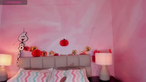 isabelastefano online show from 10-31-25, 03:29