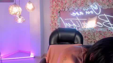 Isabel Bornner online show from 12-22-25, 06:49