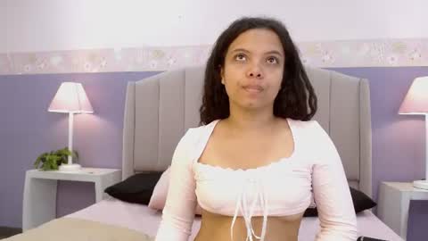 isabelgh_ online show from 06-12-26, 07:24
