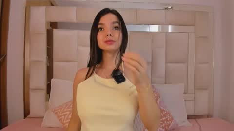 Snapshot of isabella_gomez11 chatting on 12-03-25, 06:17 isabella_gomez11 online show from 12-03-25, 06:17