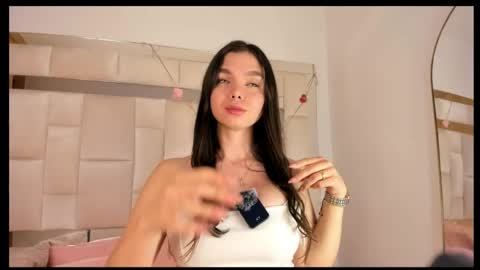 Snapshot of isabella_gomez11 chatting on 06-06-26, 11:31 isabella_gomez11 online show from 06-06-26, 11:31