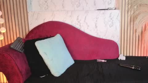 Snapshot of isabella_lt chatting on 06-23-26, 10:13 online show from 06-23-26, 10:13