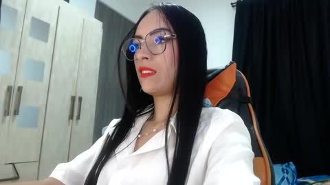 isabella_piercee online show from 05-19-26, 09:59