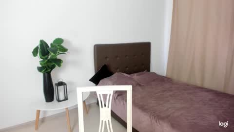 Isabella online show from 04-28-26, 08:30