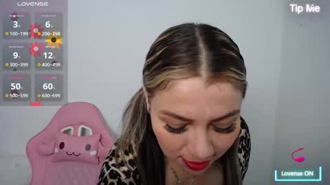 Snapshot of isabella_wish1 chatting on 10-17-25, 11:35 isabella_wish1 online show from 10-17-25, 11:35