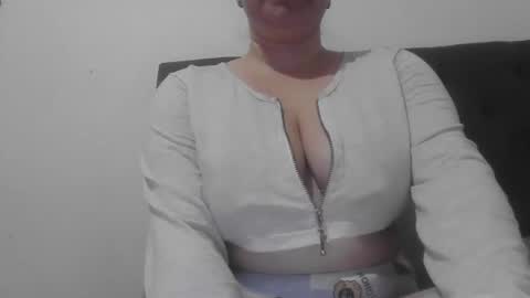 Snapshot of isabellaa_hills_ chatting on 11-11-25, 03:23 isabellaa_hills_ online show from 11-11-25, 03:23