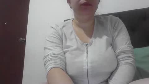 Snapshot of isabellaa_hills_ chatting on 11-13-25, 04:17 isabellaa_hills_ online show from 11-13-25, 04:17