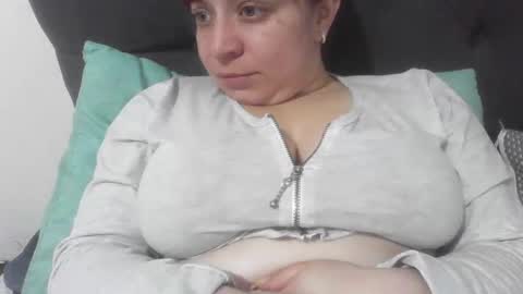 Snapshot of isabellaa_hills_ chatting on 11-14-25, 04:06 isabellaa_hills_ online show from 11-14-25, 04:06