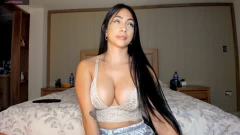 Snapshot of isabellabeker_ chatting on 01-21-25, 07:47 ISABEL online show from 01-21-25, 07:47