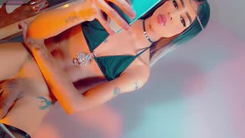 isabellagirs online show from 12-22-25, 01:19