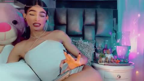 isabellagirs online show from 02-15-26, 08:35