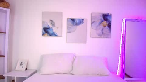 Isabella  online show from 07-24-26, 02:59