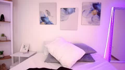 Isabella  online show from 07-28-26, 04:39