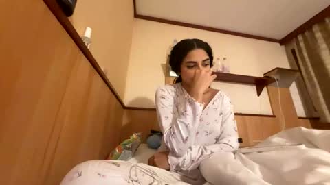 Isabella.. back again  online show from 11-29-25, 09:40