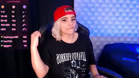 Isabella Mout  online show from 01-26-25, 05:45