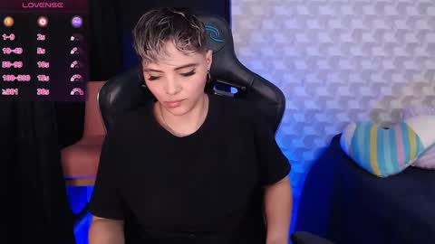 Isabella Mout  online show from 02-02-25, 06:10