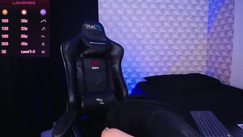 Isabella Mout  online show from 02-22-25, 01:44