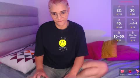 Isabella Mout  online show from 09-08-25, 03:22