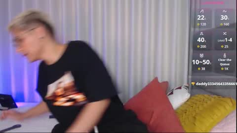 Isabella Mout  online show from 11-22-25, 03:33