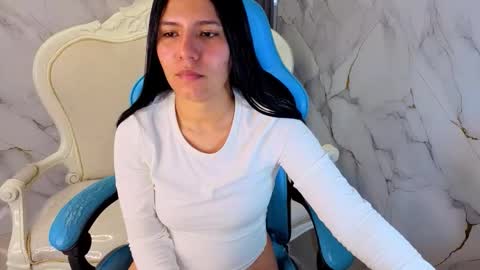 Snapshot of isabellanoir_a chatting on 03-07-26, 01:13 Isa online show from 03-07-26, 01:13