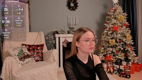 Snapshot of isabellatorrance chatting on 12-08-24, 01:58 Bella online show from 12-08-24, 01:58