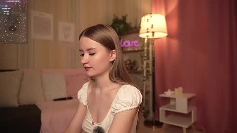 Snapshot of isabellatorrance chatting on 09-27-25, 05:01 Bella online show from 09-27-25, 05:01