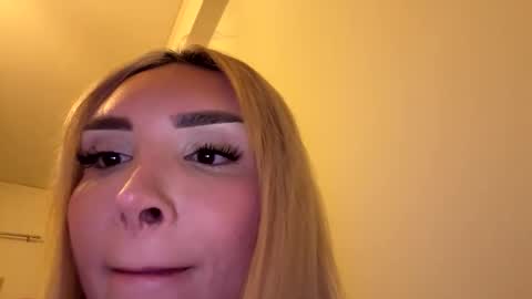 Snapshot of isabellatsvbaby chatting on 05-10-26, 05:51 isabellatsvbaby online show from 05-10-26, 05:51