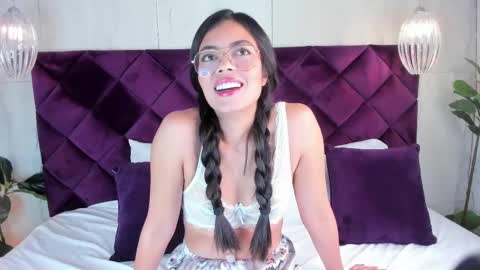 Isa  online show from 09-17-25, 04:36