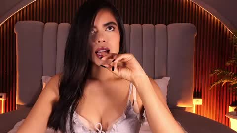 Isa  online show from 04-25-26, 04:26