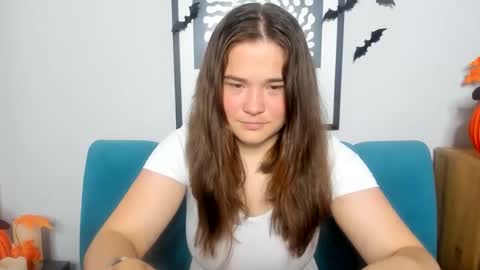 Isabell online show from 10-23-25, 01:10
