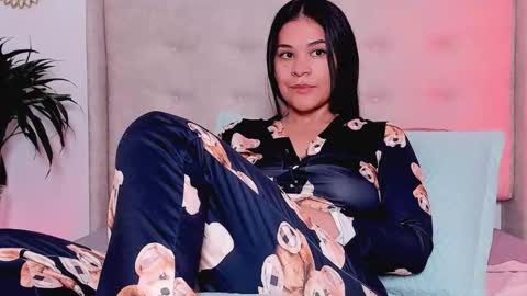 Isabelle Diaz online show from 11-22-25, 06:07