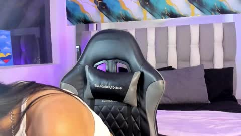 Snapshot of isadiazz chatting on 12-14-25, 05:24 Isa online show from 12-14-25, 05:24