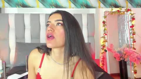 Snapshot of isadiazz chatting on 12-22-25, 03:47 Isa online show from 12-22-25, 03:47